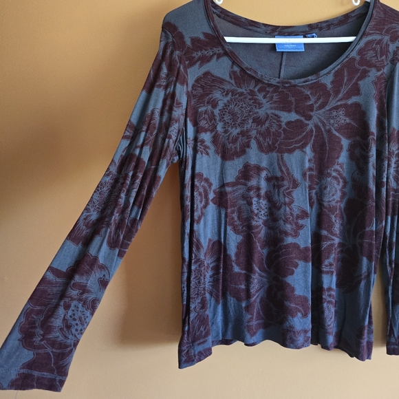 Vera Wang top, size M-L - Picture 3 of 6